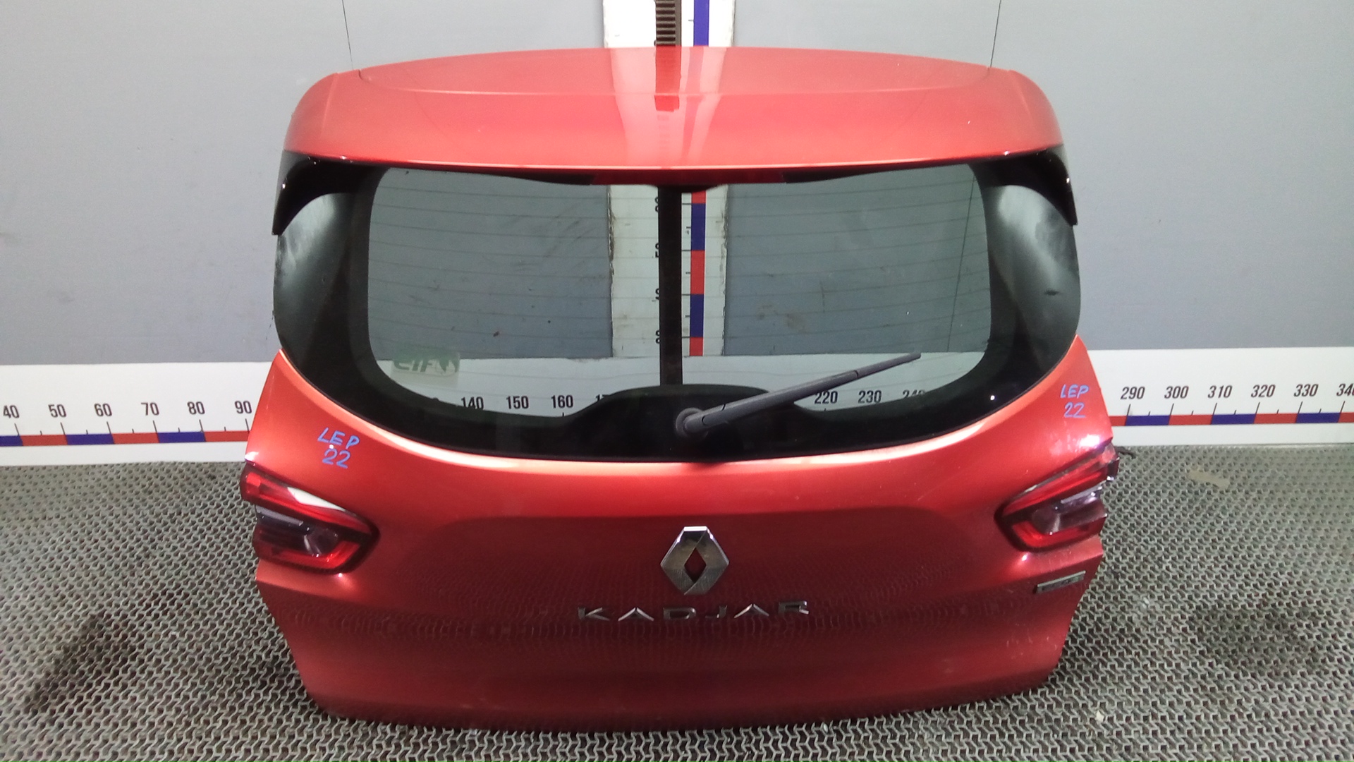 Дверь багажника