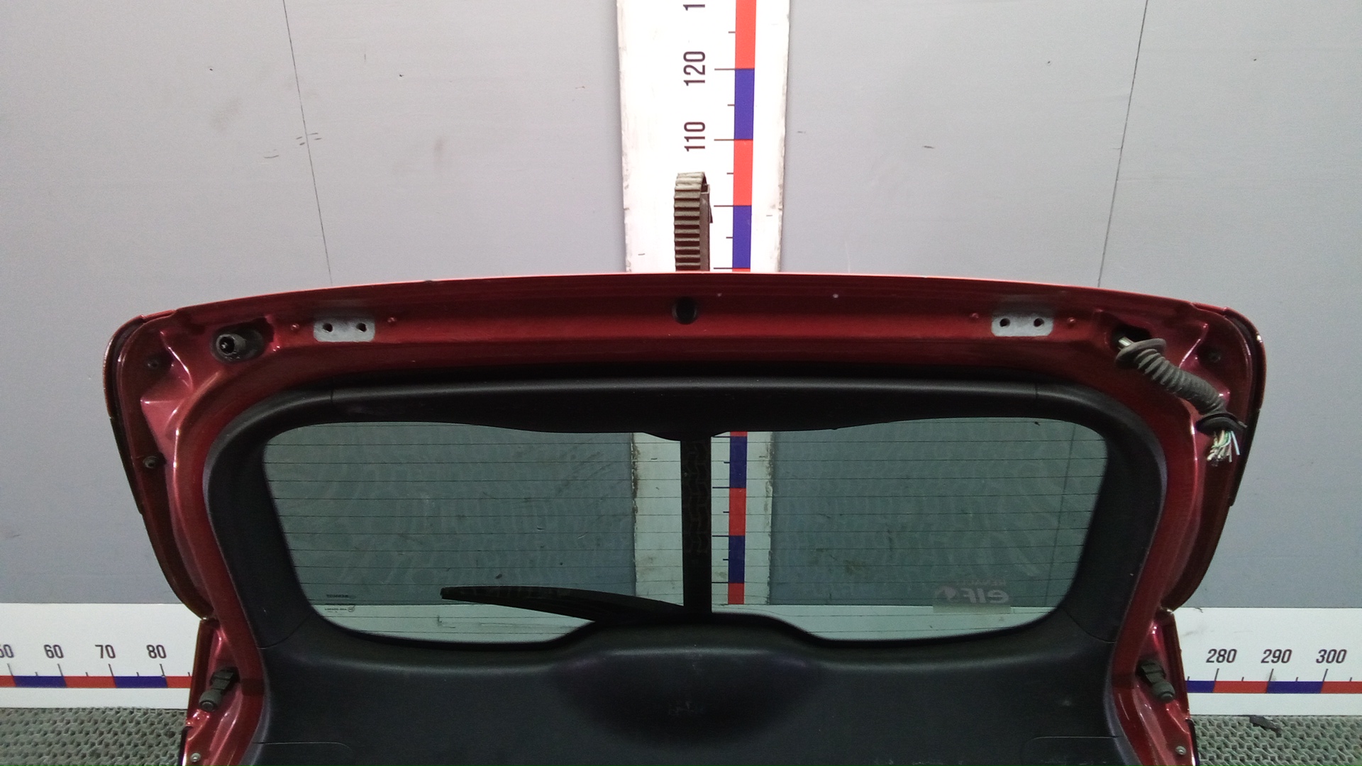 Дверь багажника