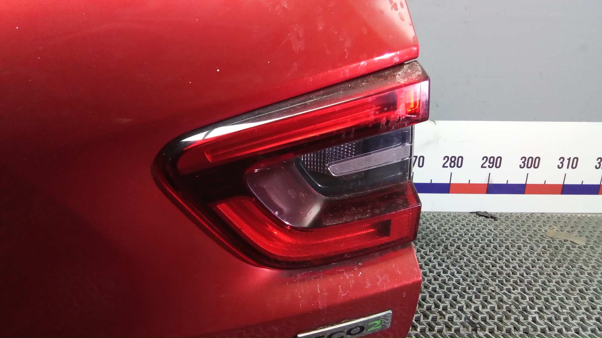 Дверь багажника