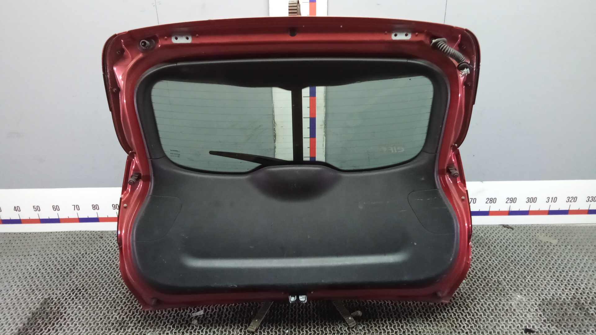 Дверь багажника