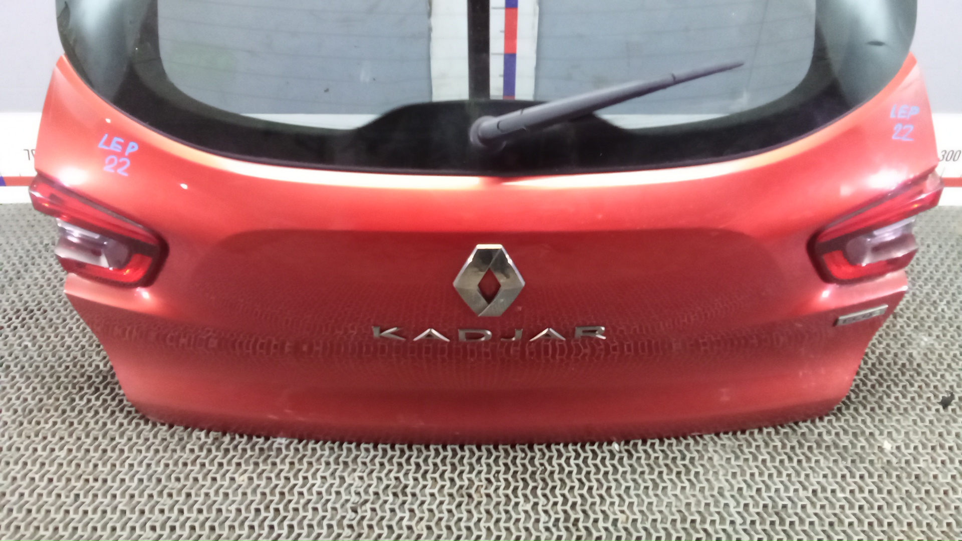 Дверь багажника