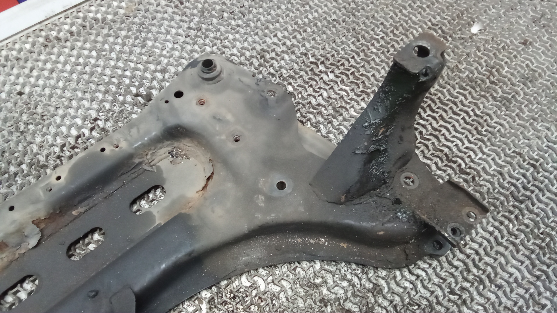 Балка передняя (крепление продольных тяг)