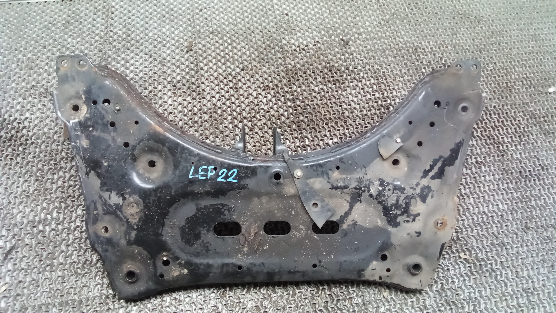 Балка передняя (крепление продольных тяг)