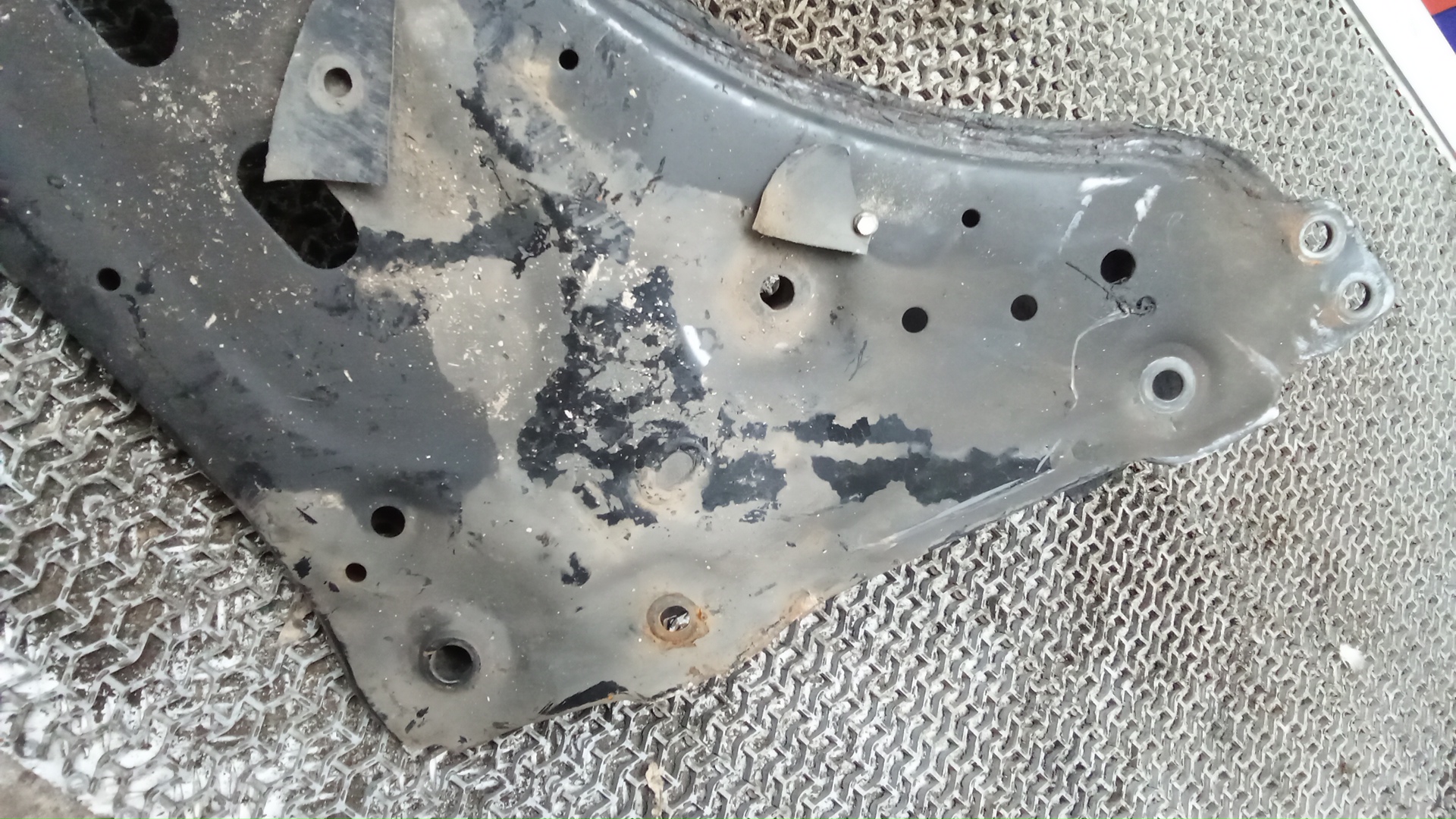 Балка передняя (крепление продольных тяг)