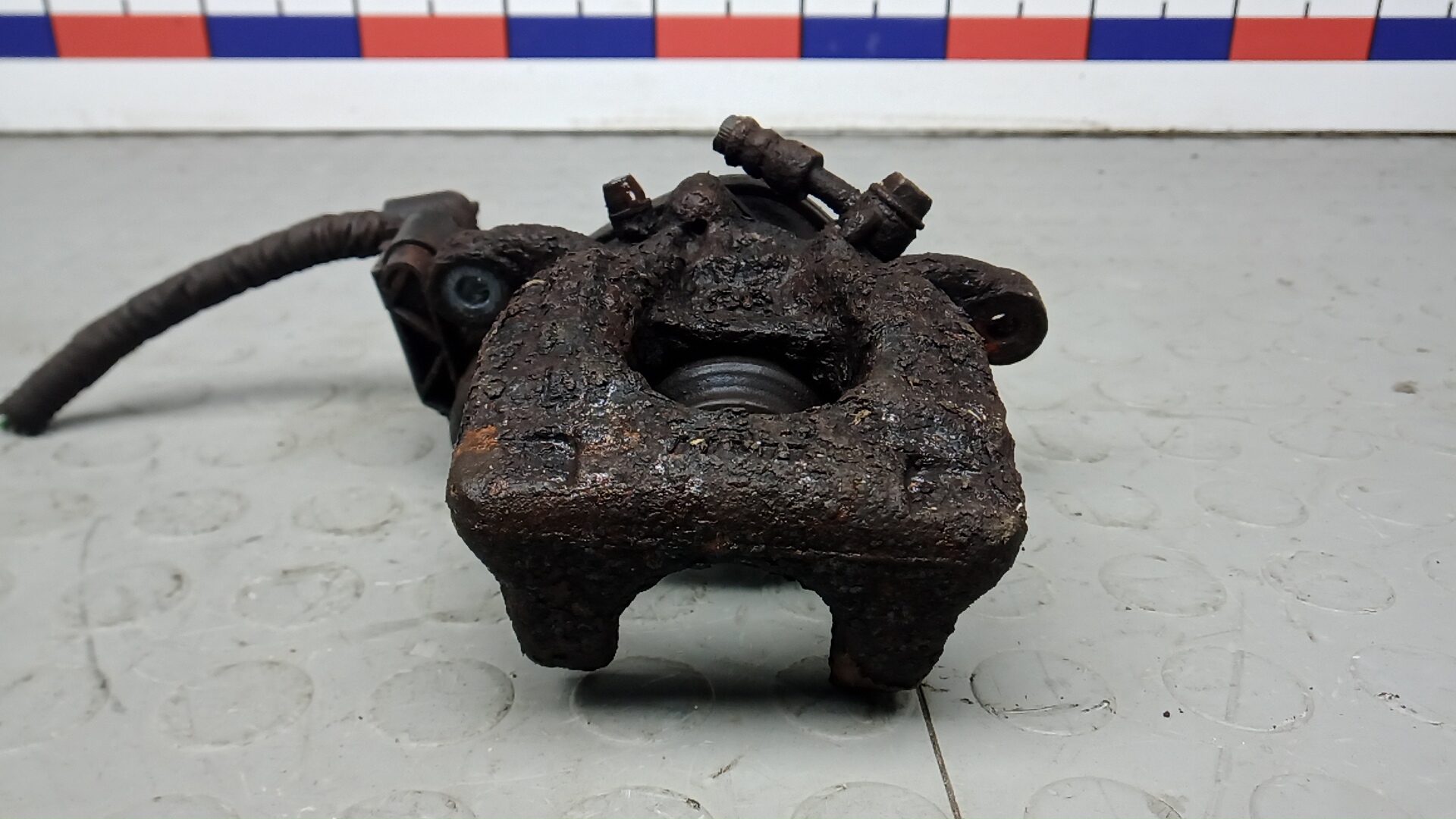 Суппорт задний левый