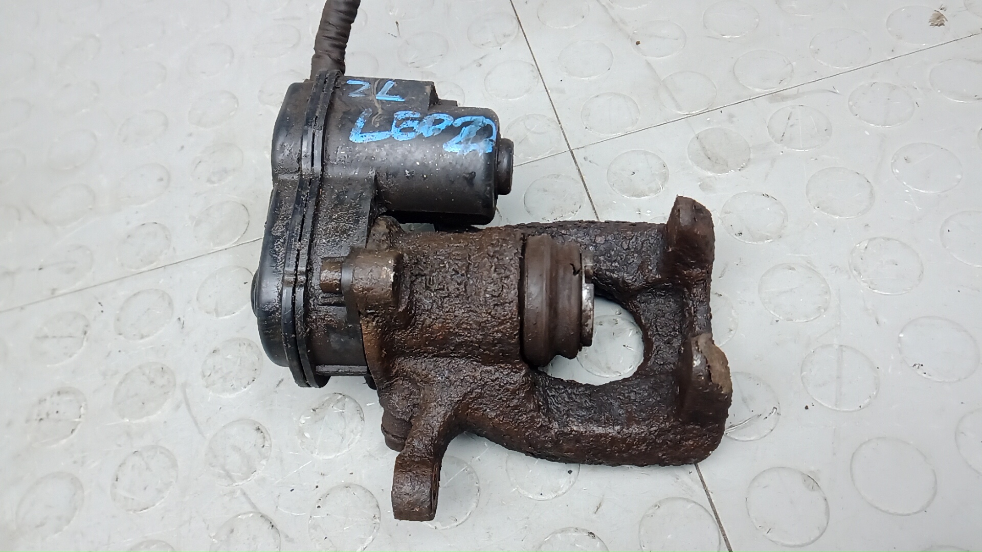 Суппорт задний левый