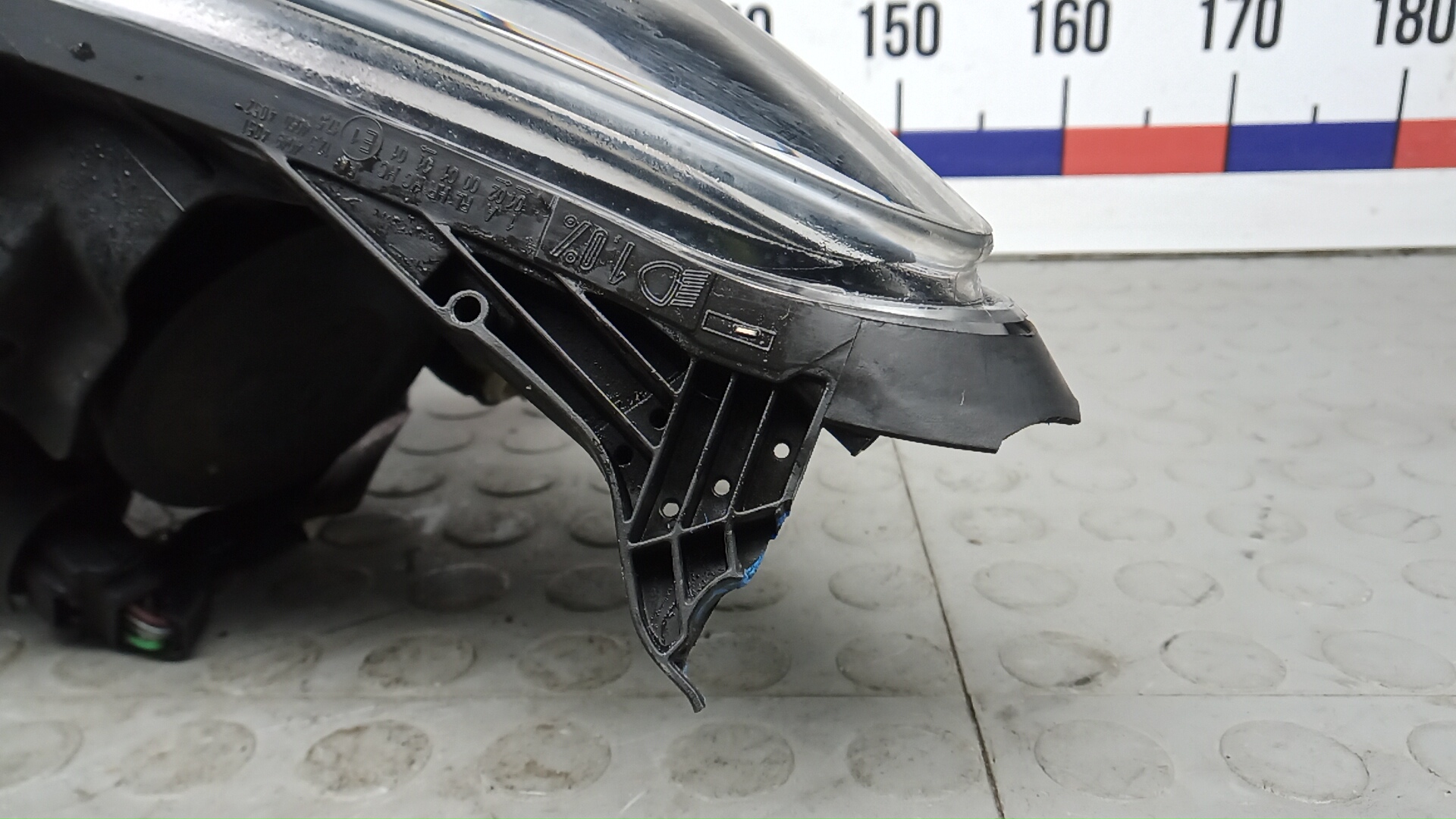 Фара правая