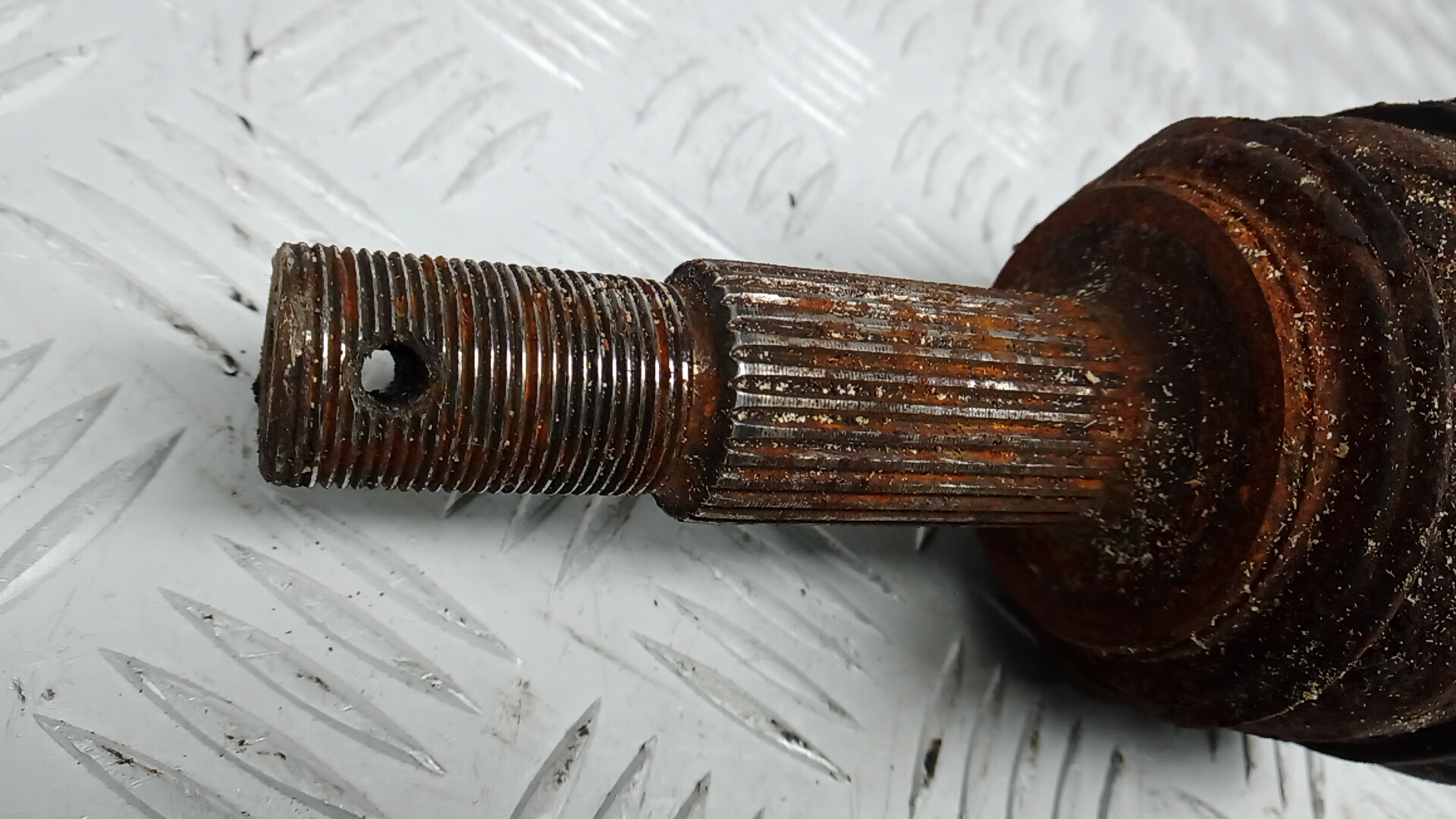 Полуось передняя правая