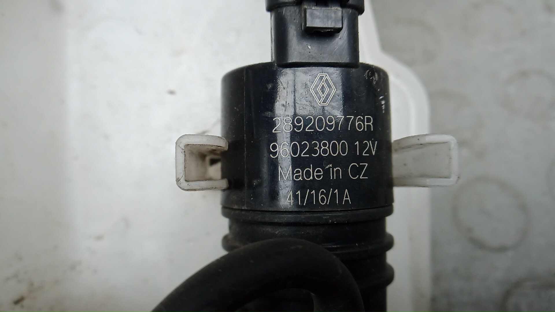 Бачок омывателя лобового стекла