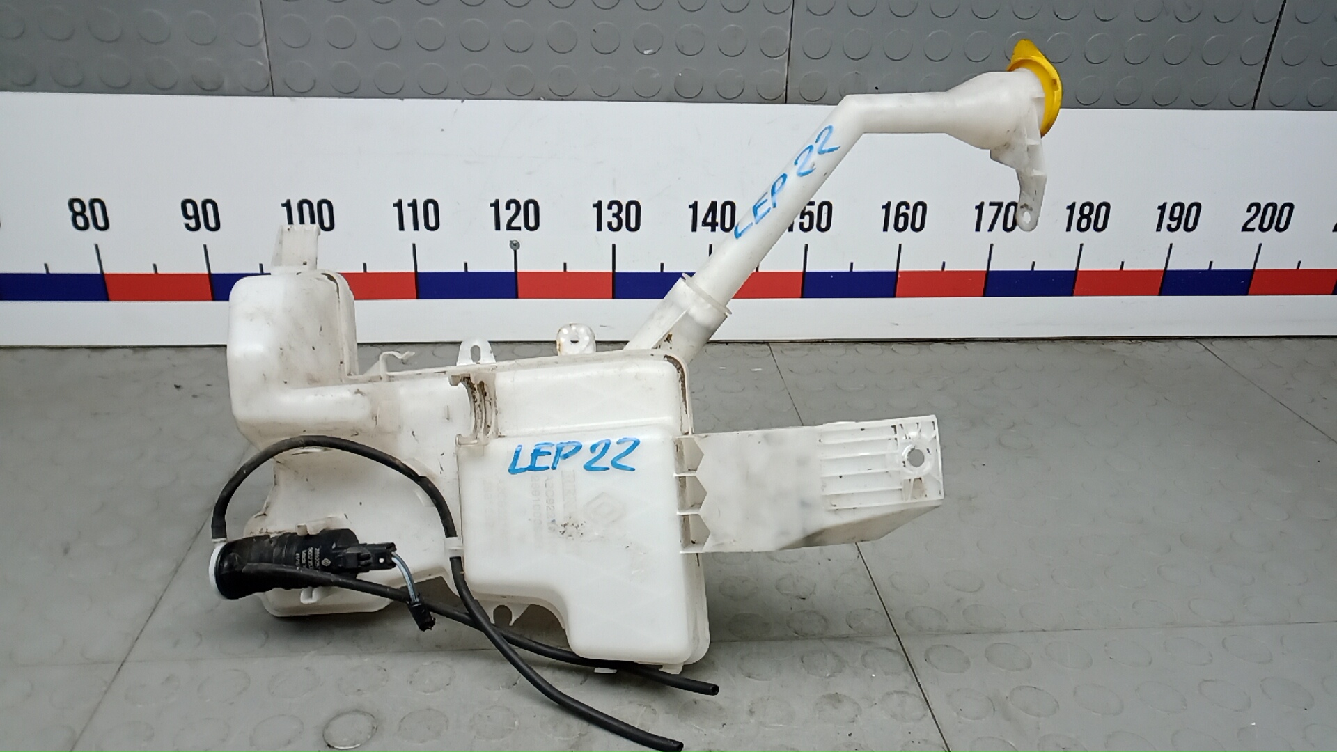 Бачок омывателя лобового стекла