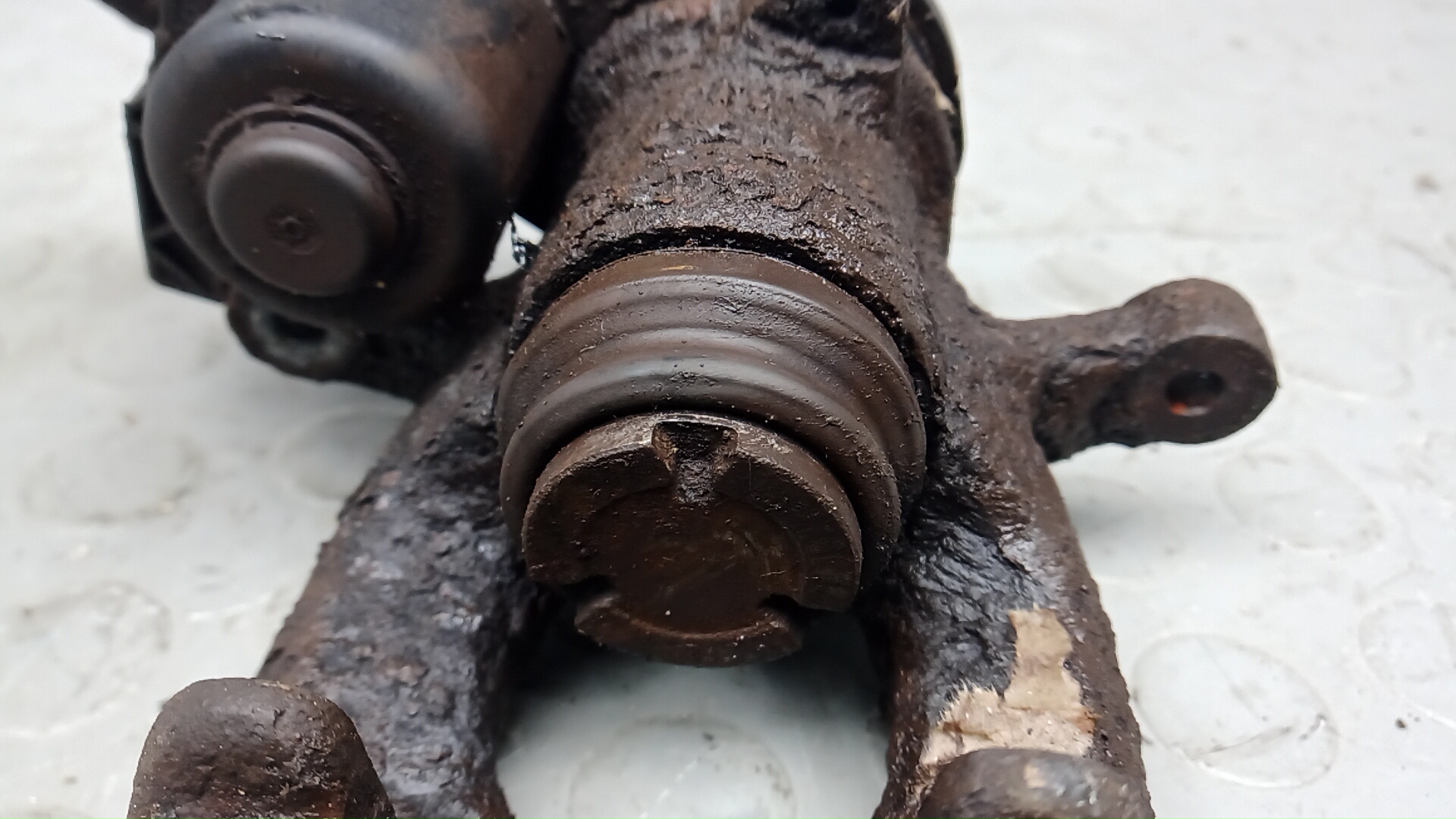 Суппорт задний правый