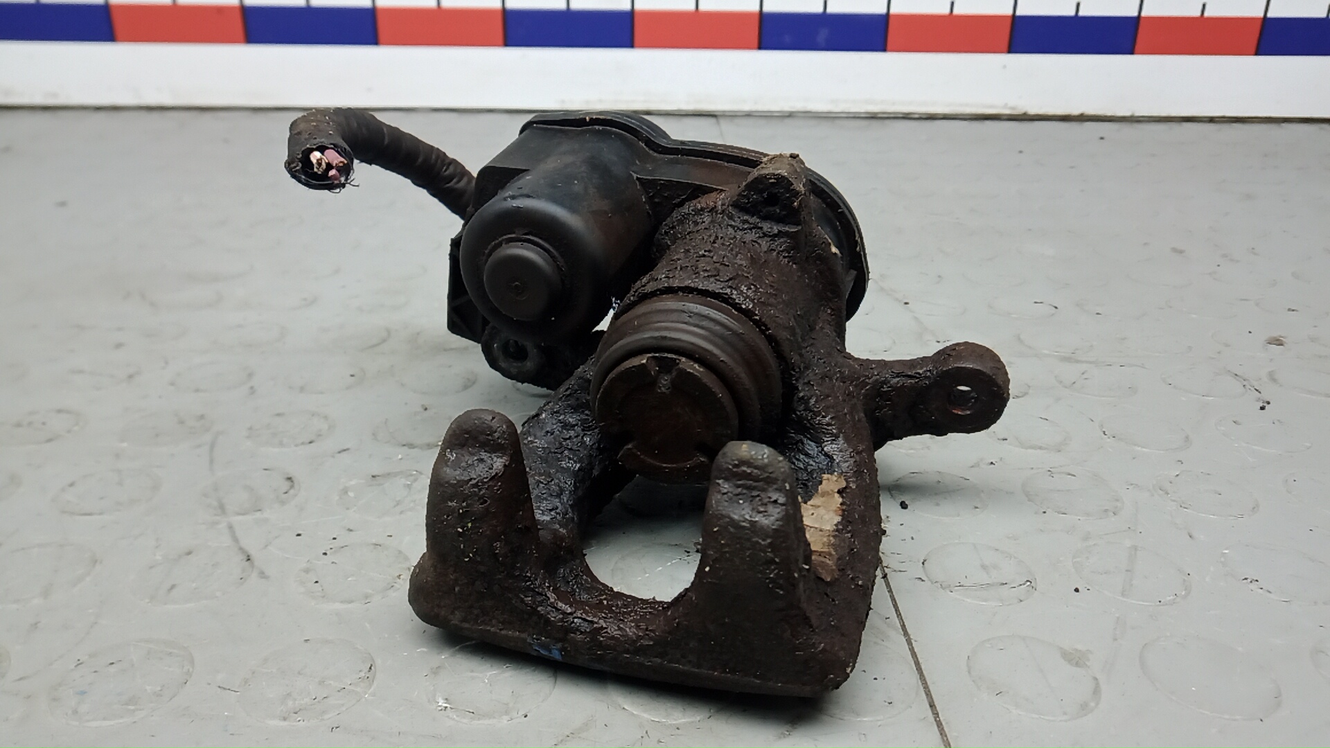 Суппорт задний правый