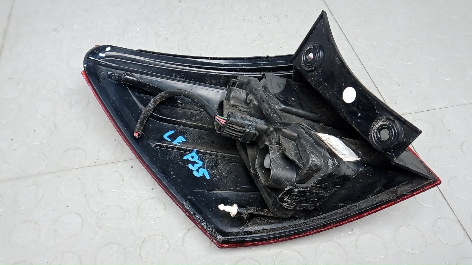 Фонарь задний правый