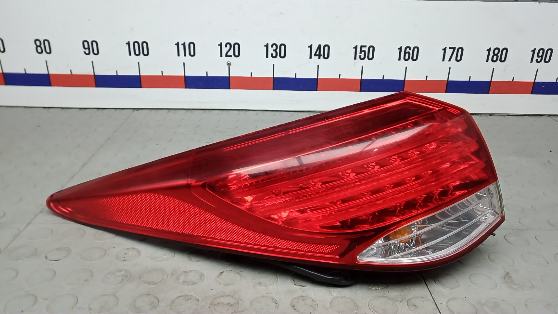 Фонарь задний левый