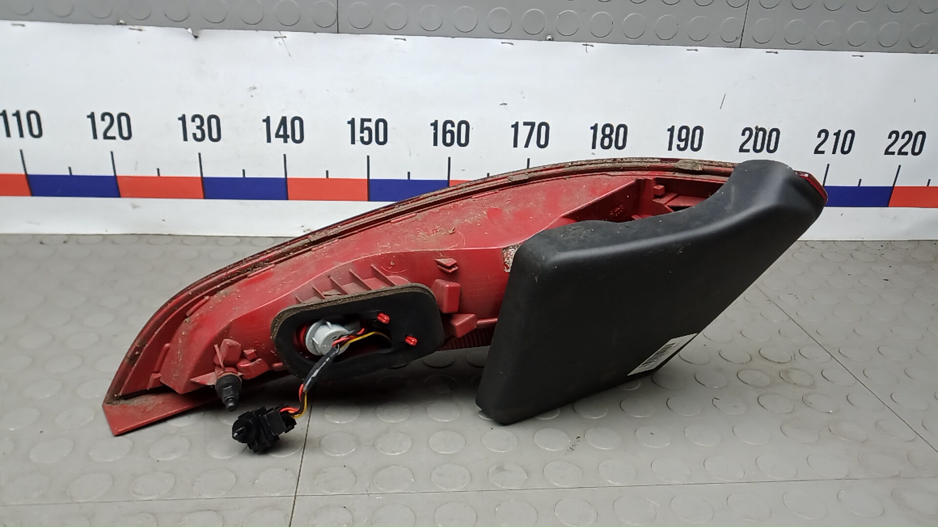 Фонарь задний внутренний левый