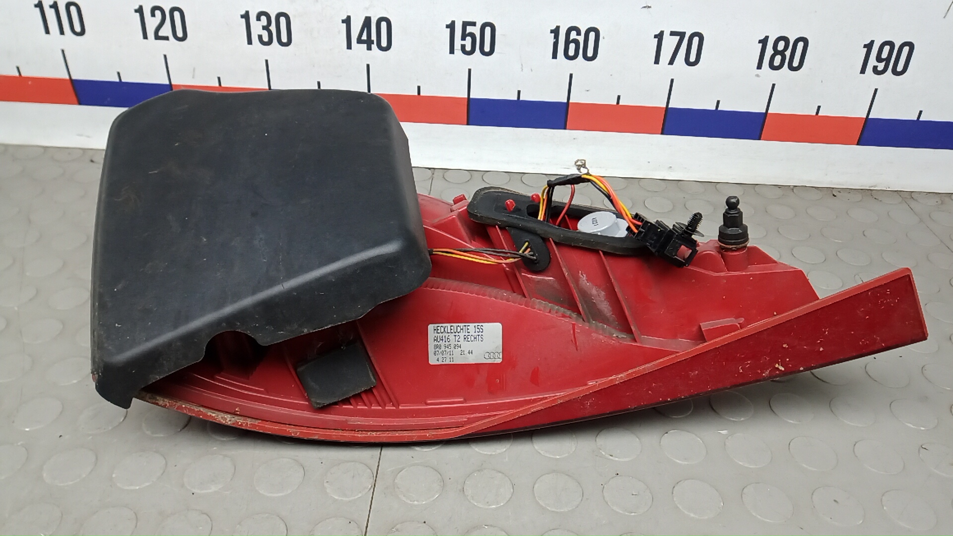 Фонарь задний внутренний правый