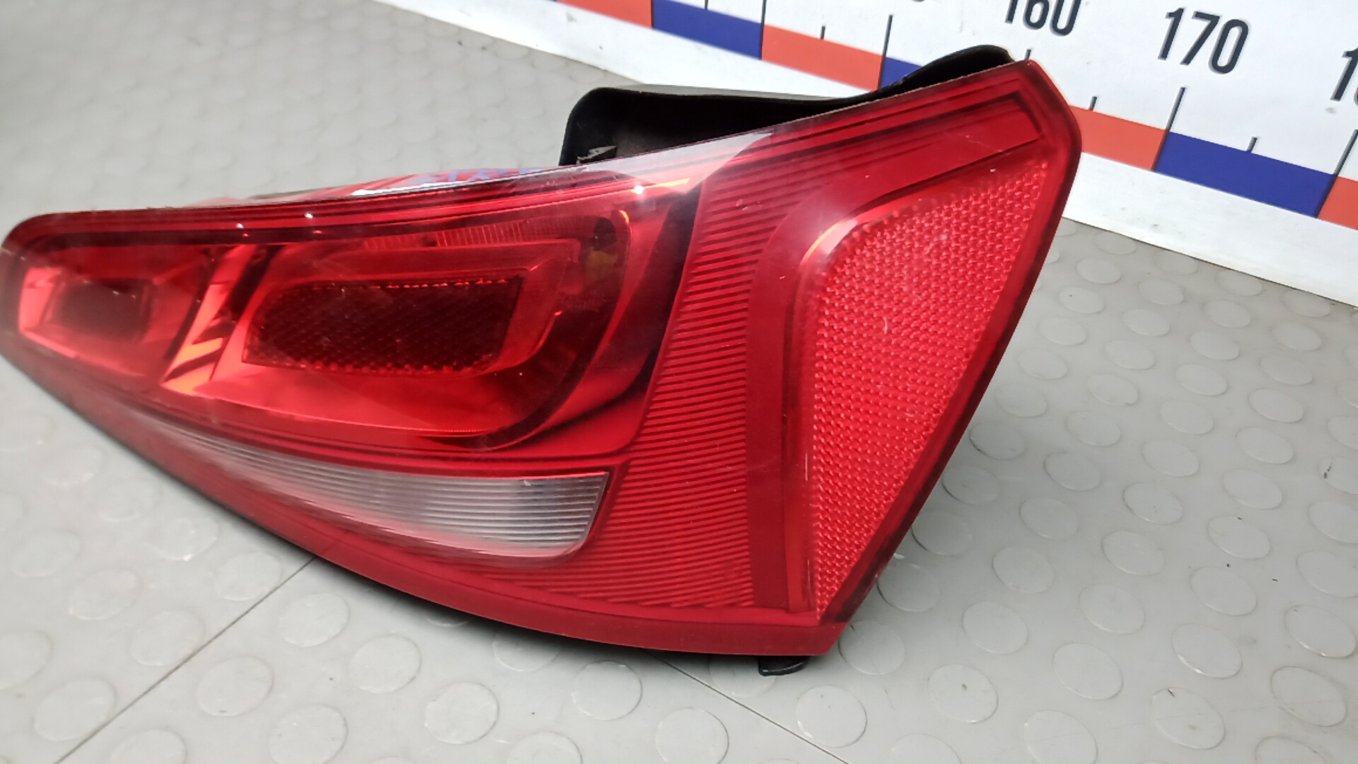 Фонарь задний внутренний правый