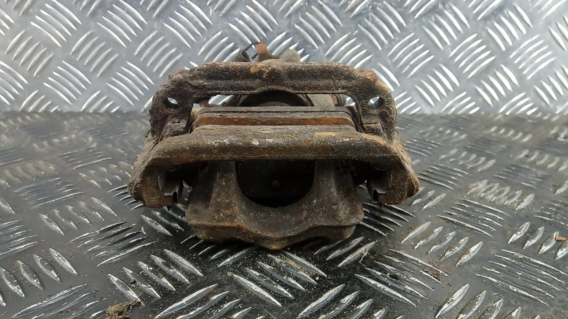 Суппорт задний левый