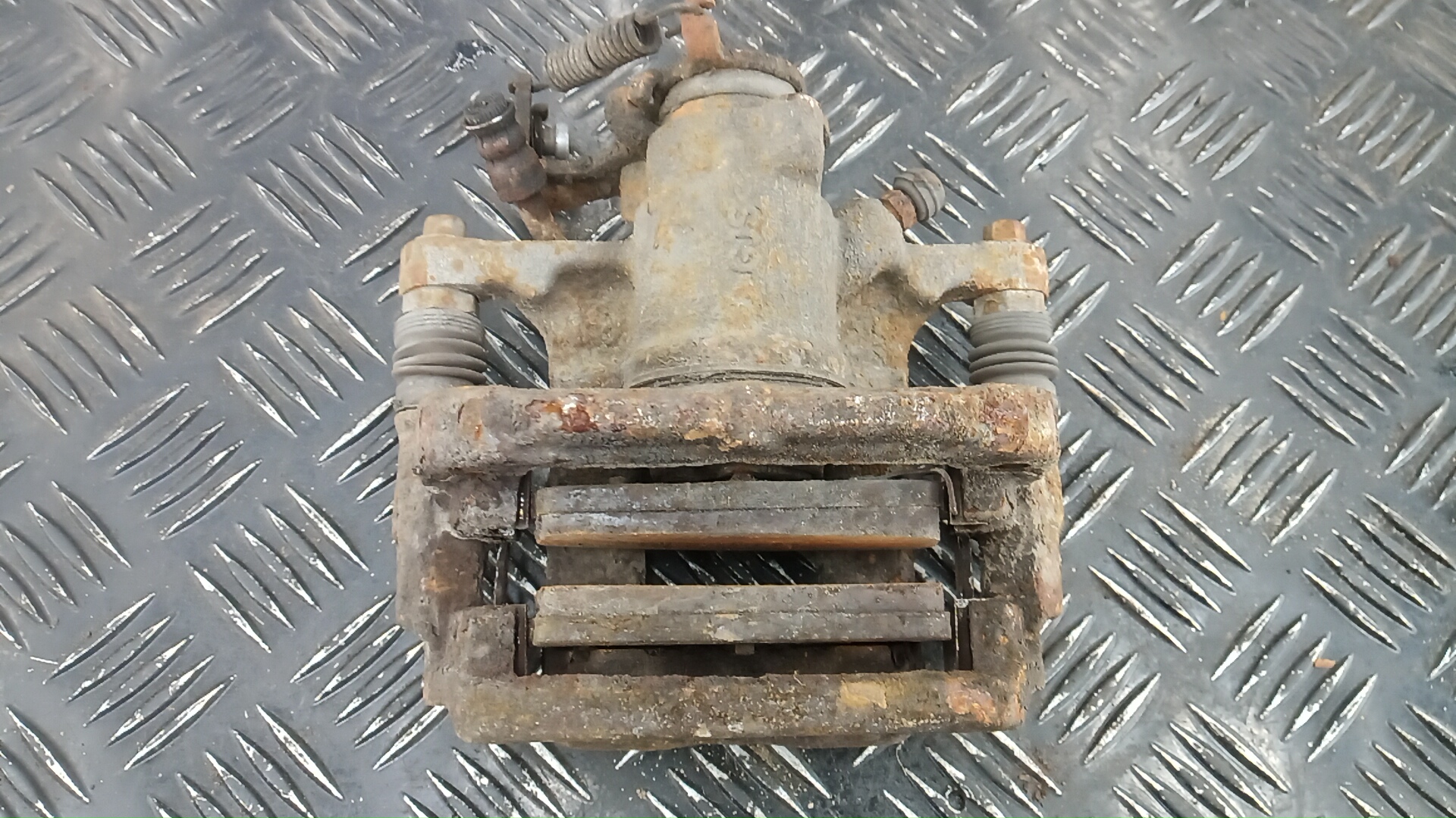 Суппорт задний левый