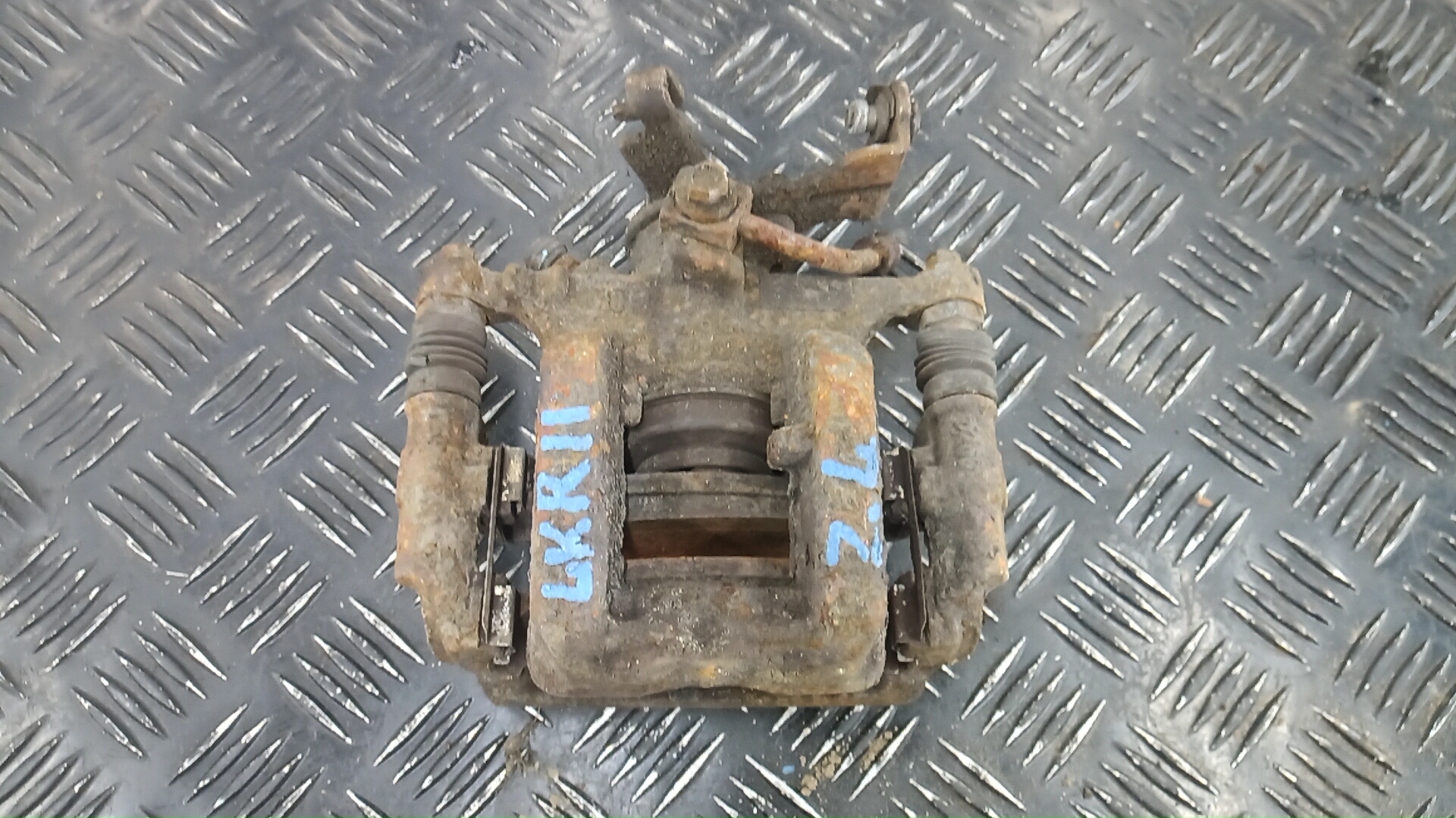 Суппорт задний левый