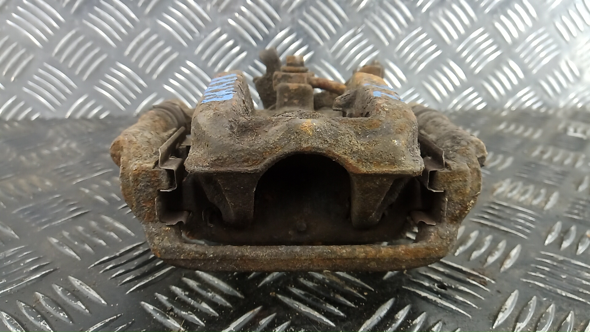 Суппорт задний левый