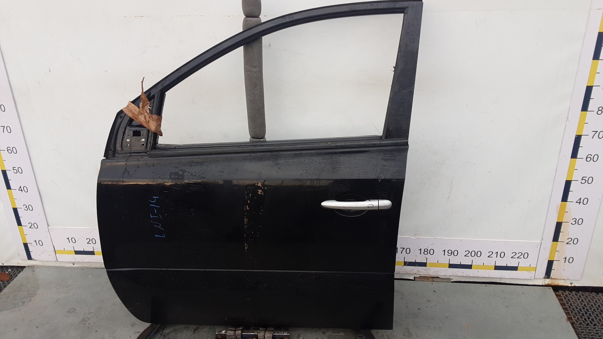 Дверь передняя левая