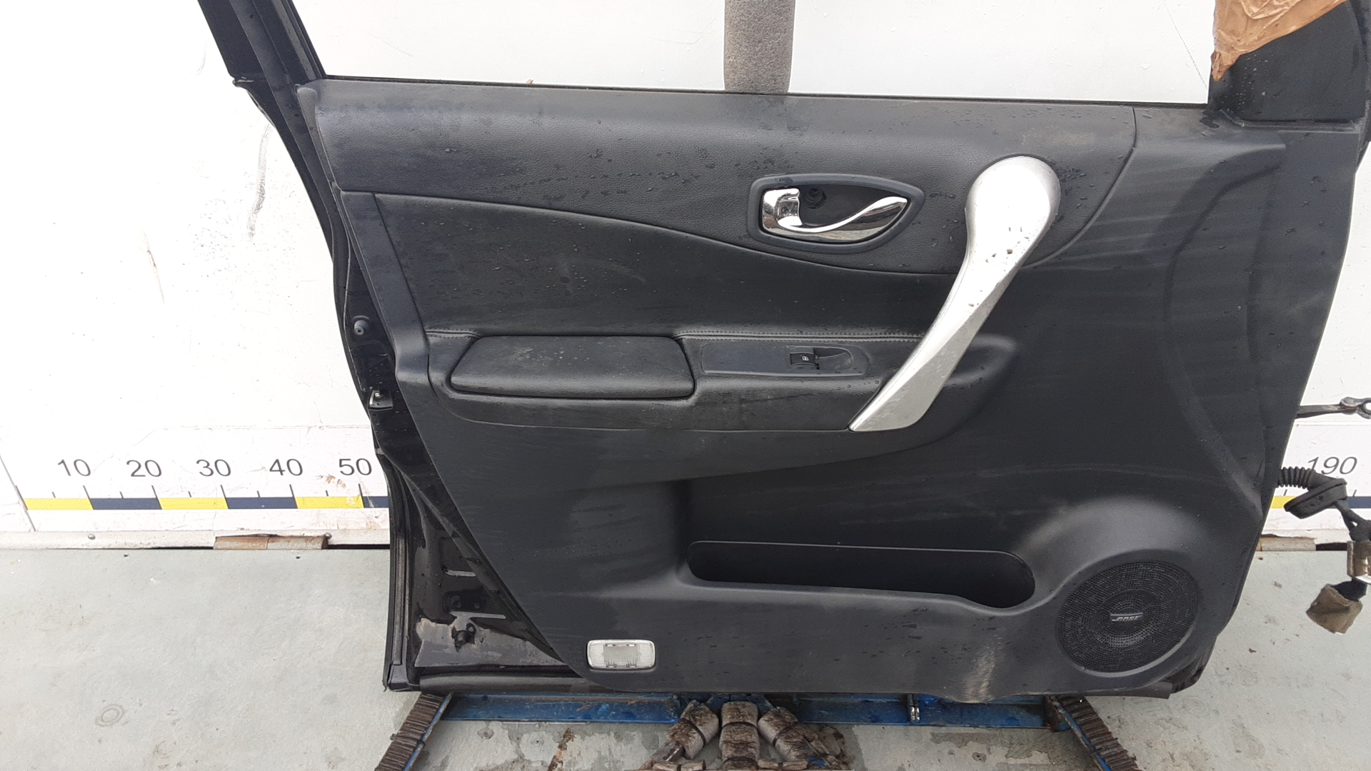 Дверь передняя левая