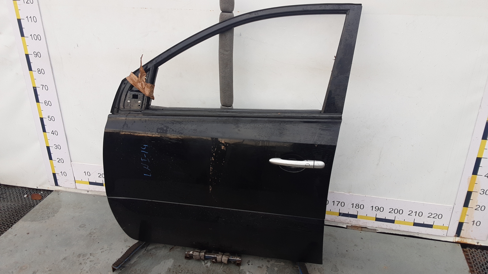 Дверь передняя левая