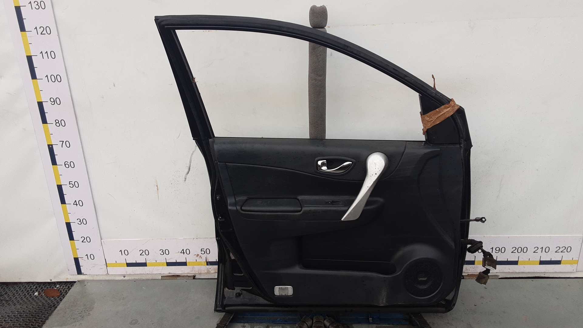 Дверь передняя левая