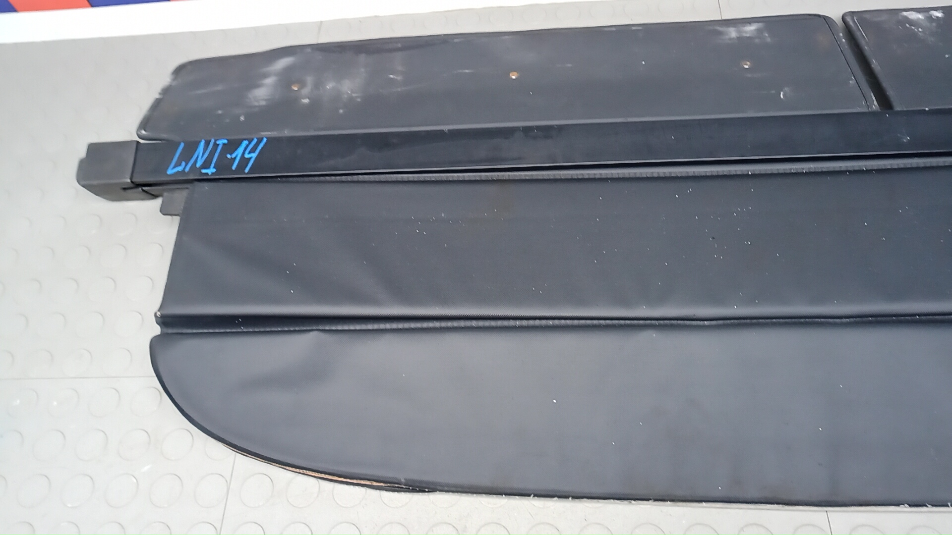 Шторка багажника