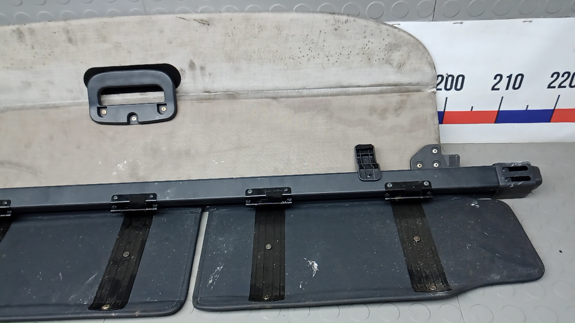 Шторка багажника