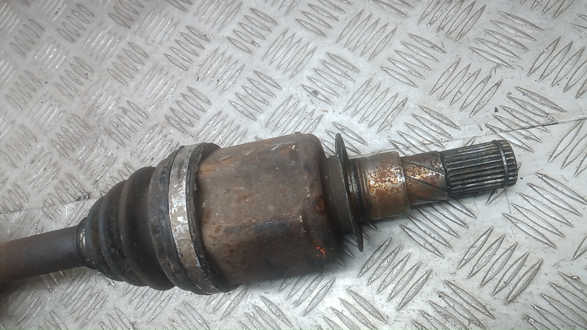 Полуось передняя левая