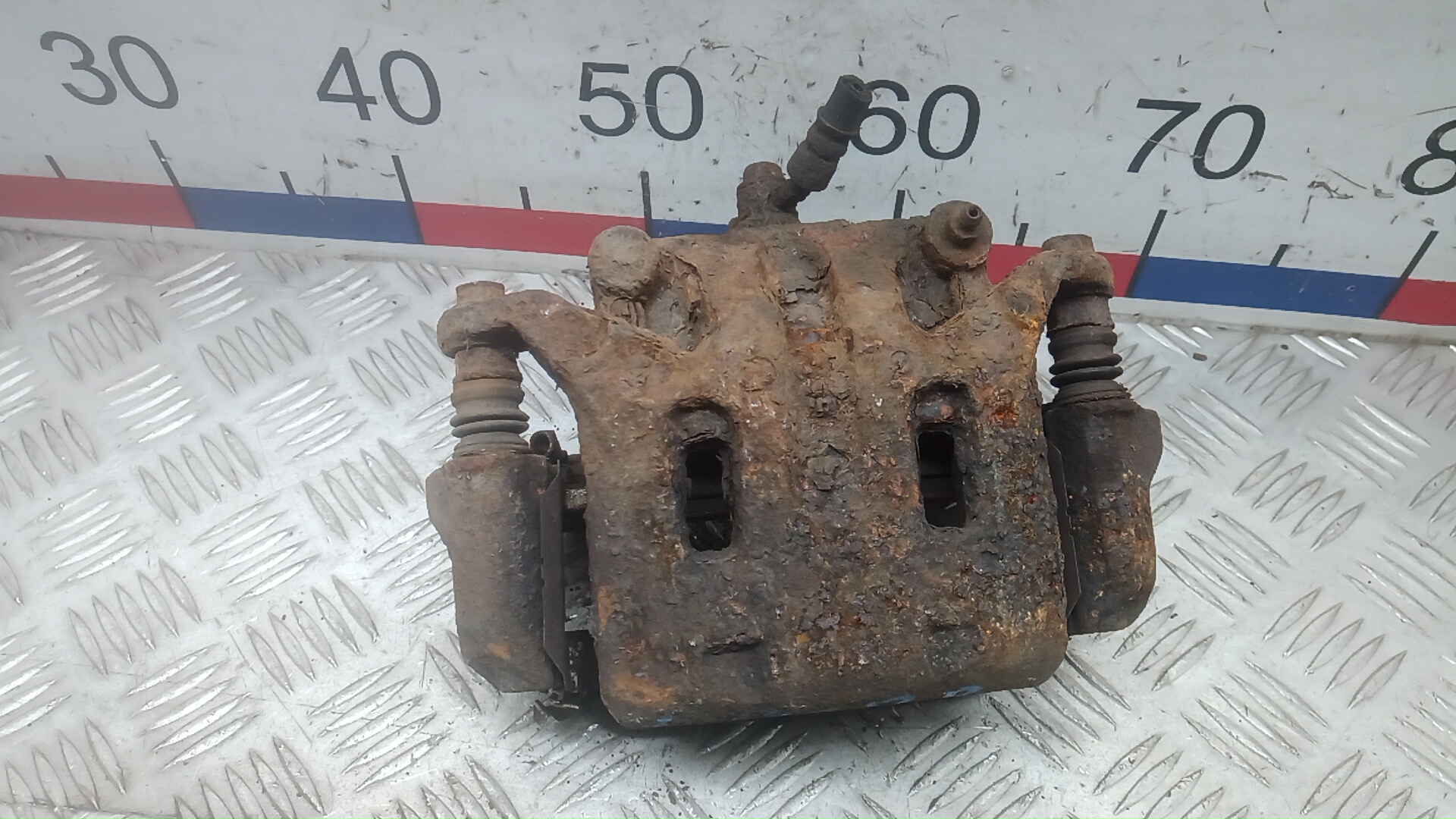 Суппорт передний правый