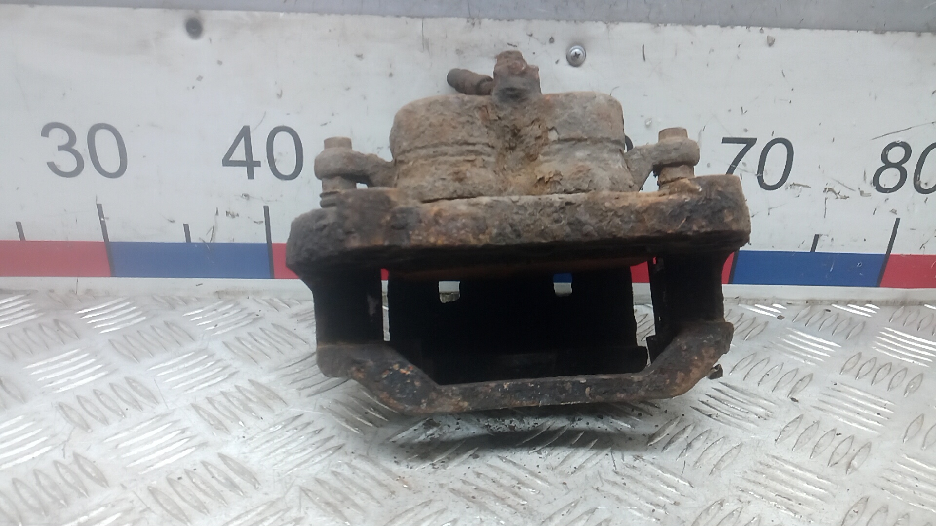 Суппорт передний правый