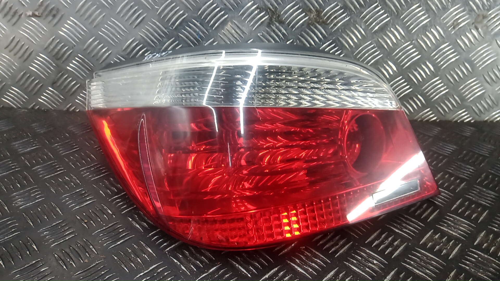 Фонарь задний левый