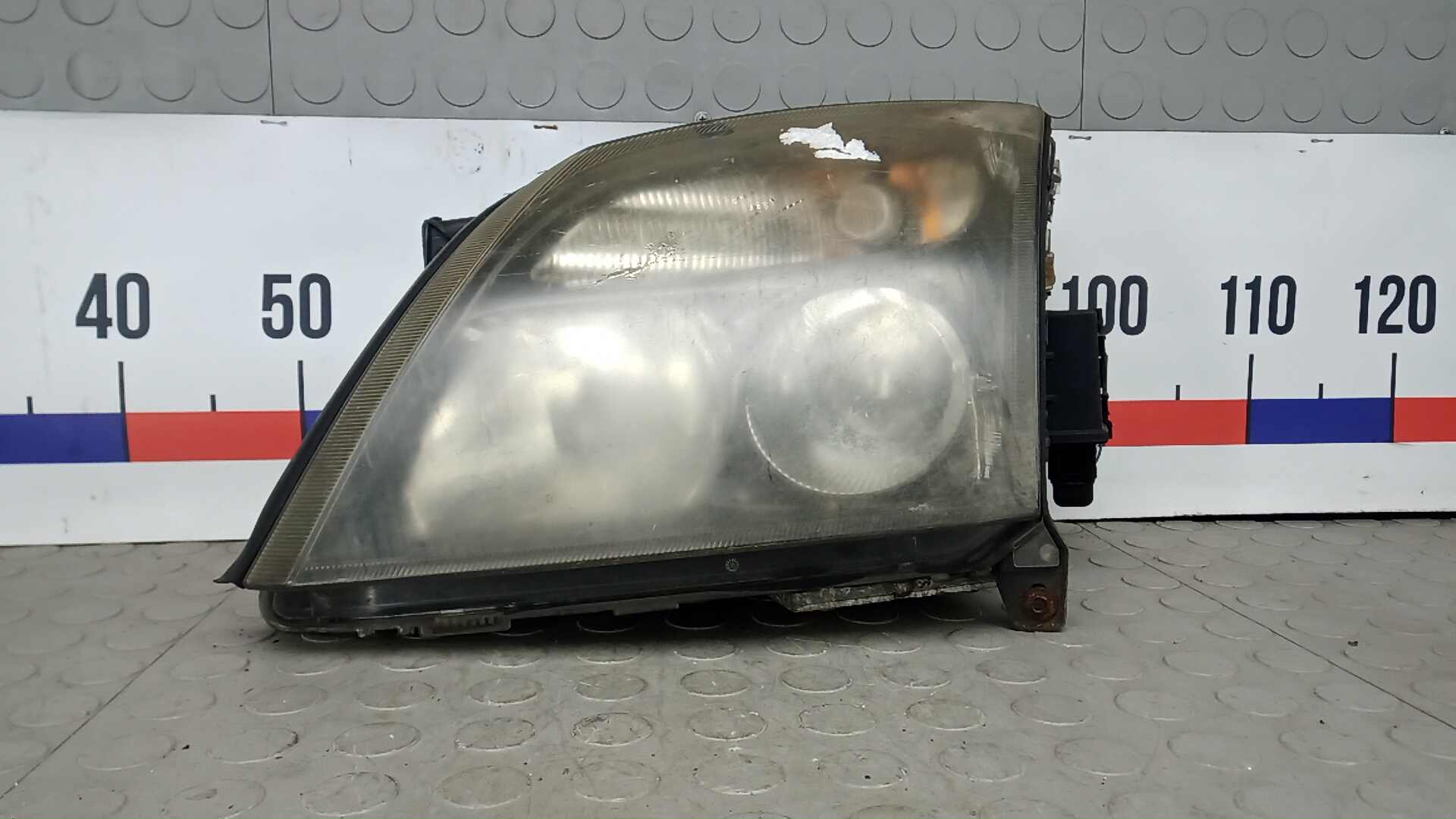 Фара левая