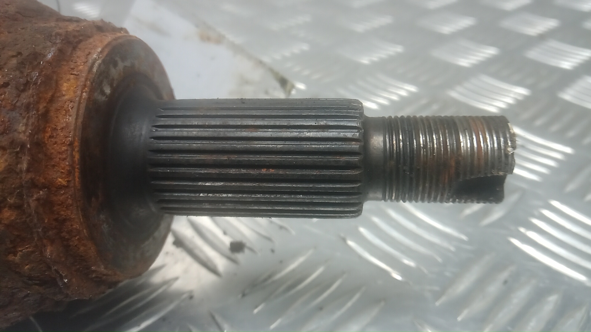 Полуось передняя правая