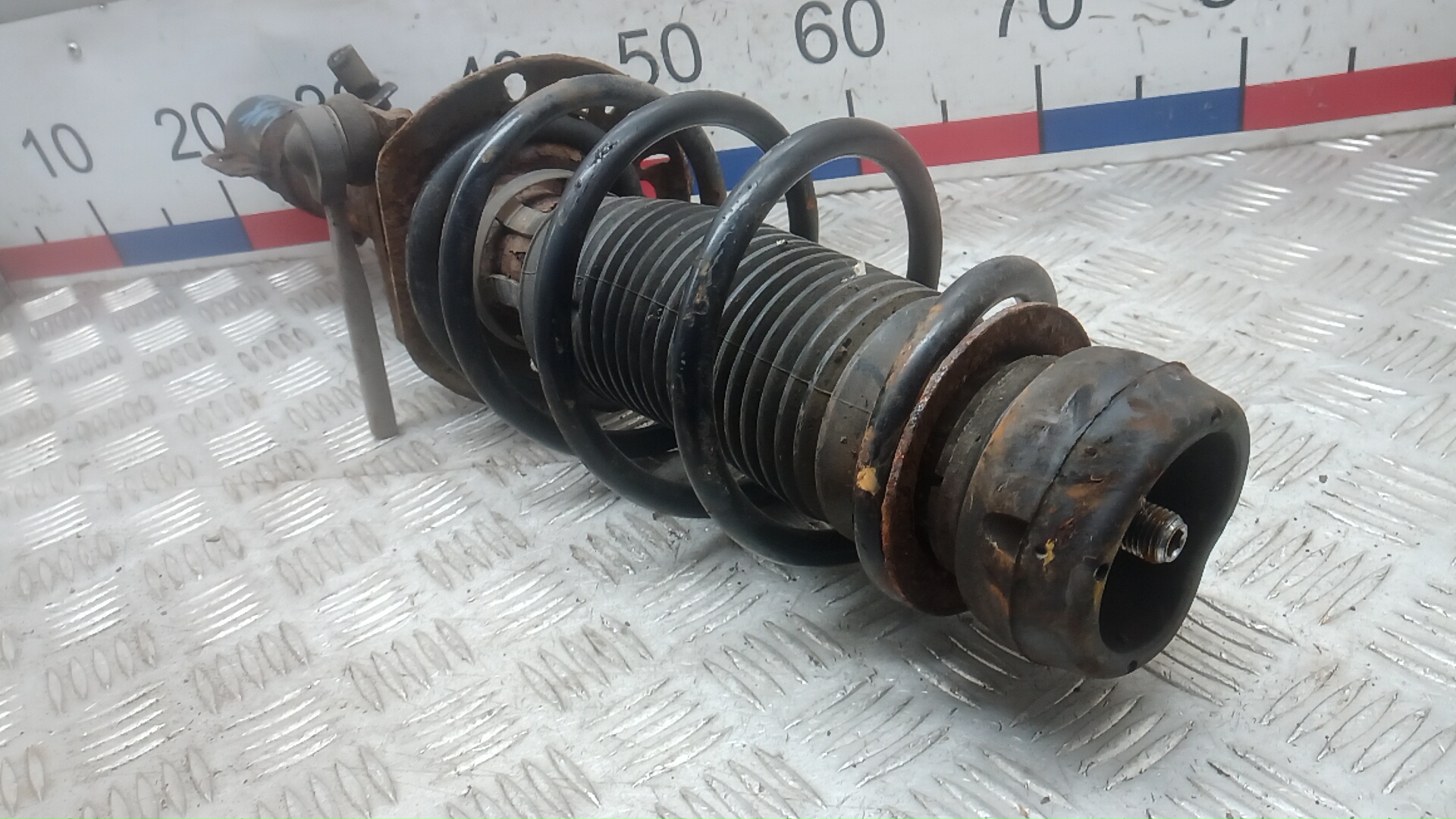 Амортизатор передний правый