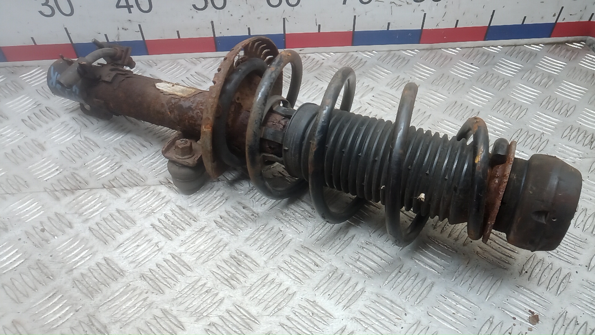 Амортизатор передний правый