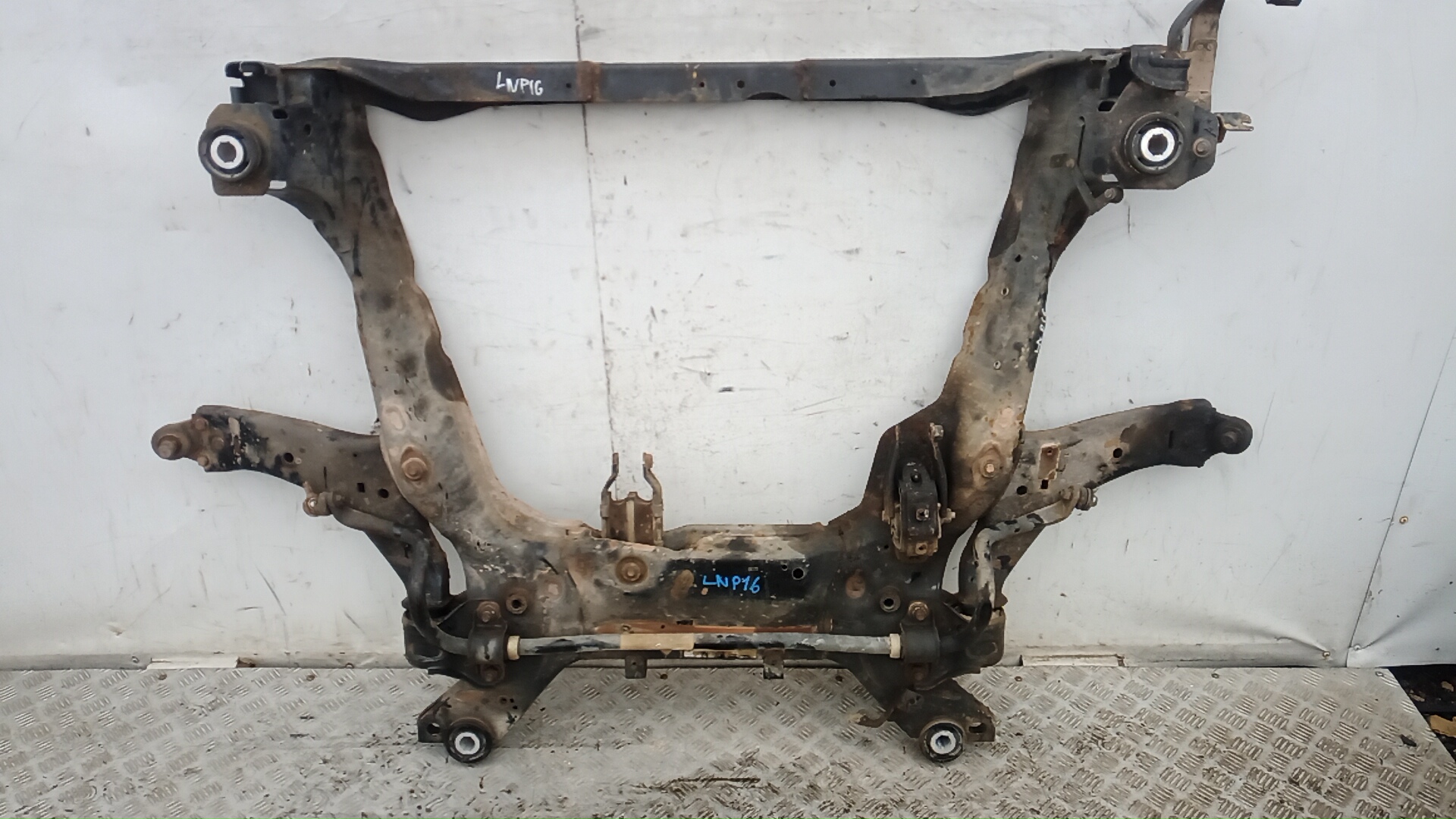 Балка передняя (крепление продольных тяг)