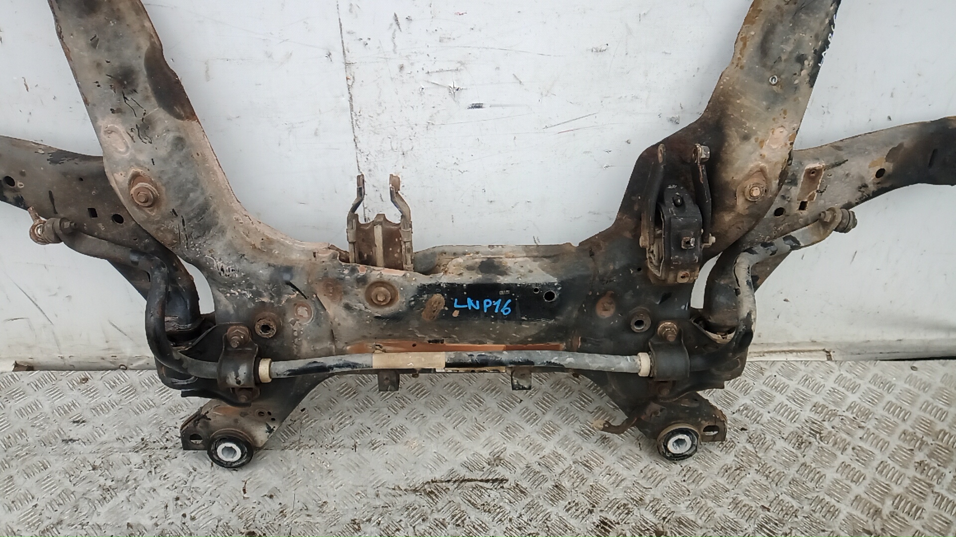 Балка передняя (крепление продольных тяг)