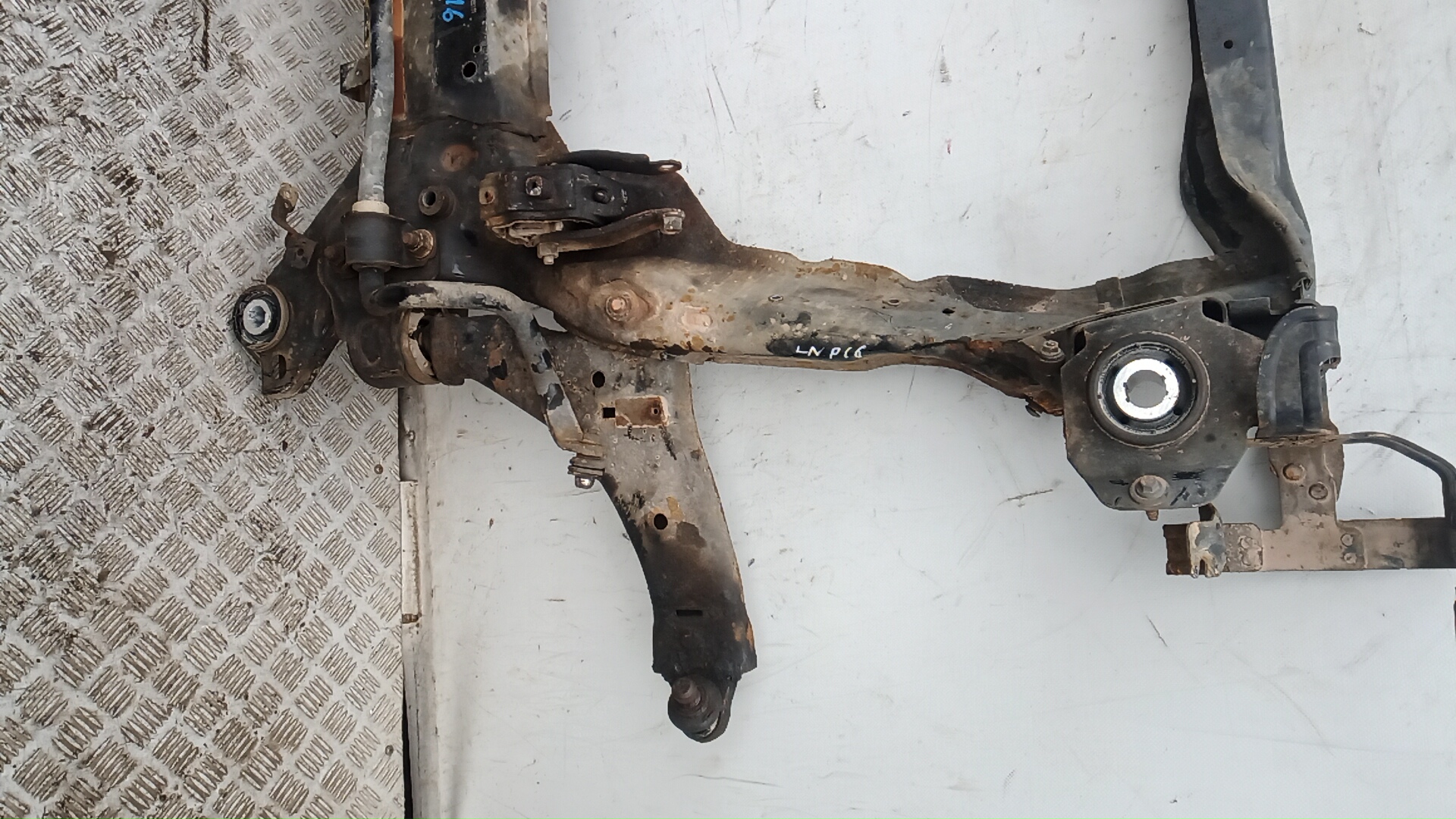 Балка передняя (крепление продольных тяг)