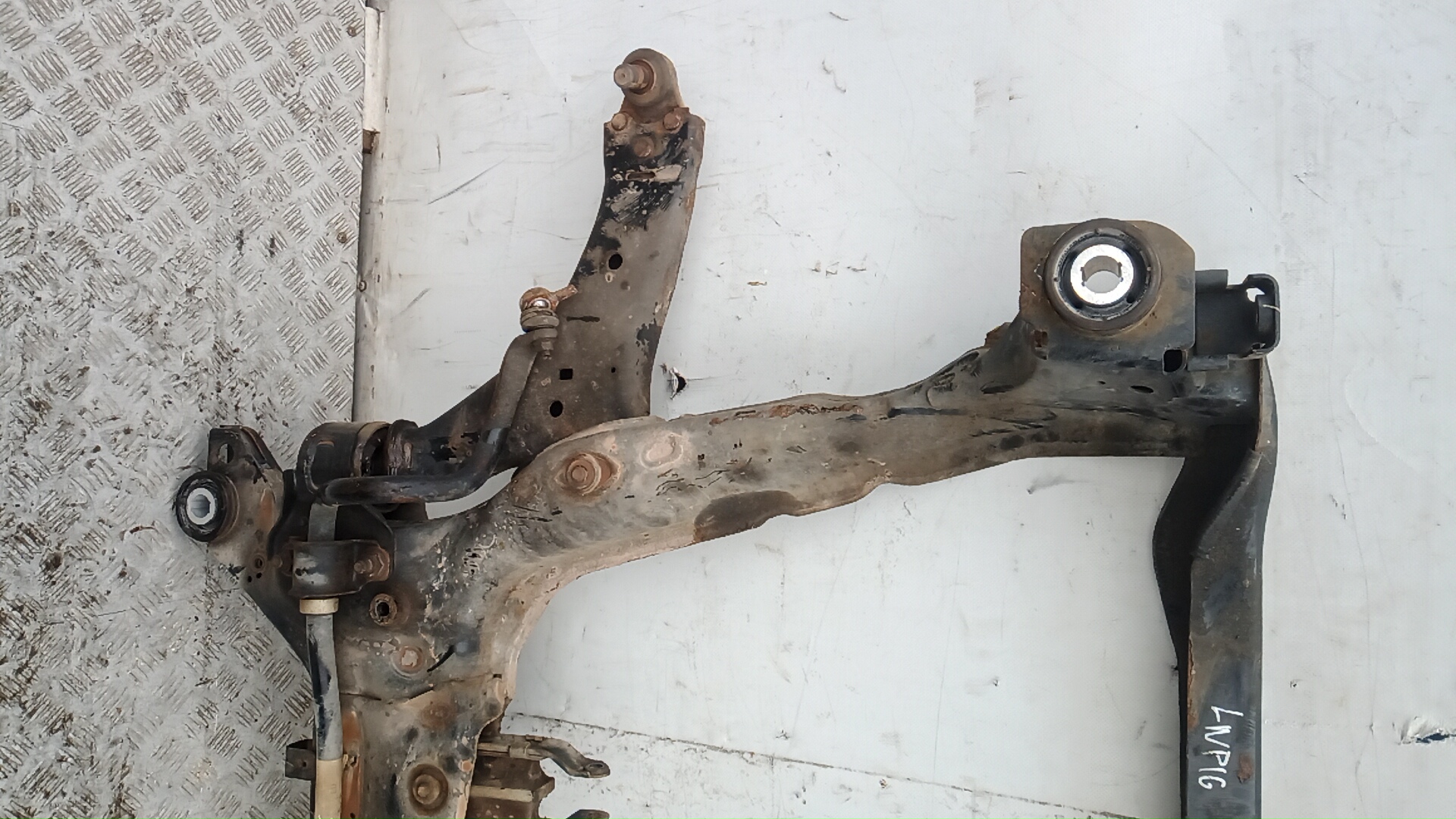 Балка передняя (крепление продольных тяг)