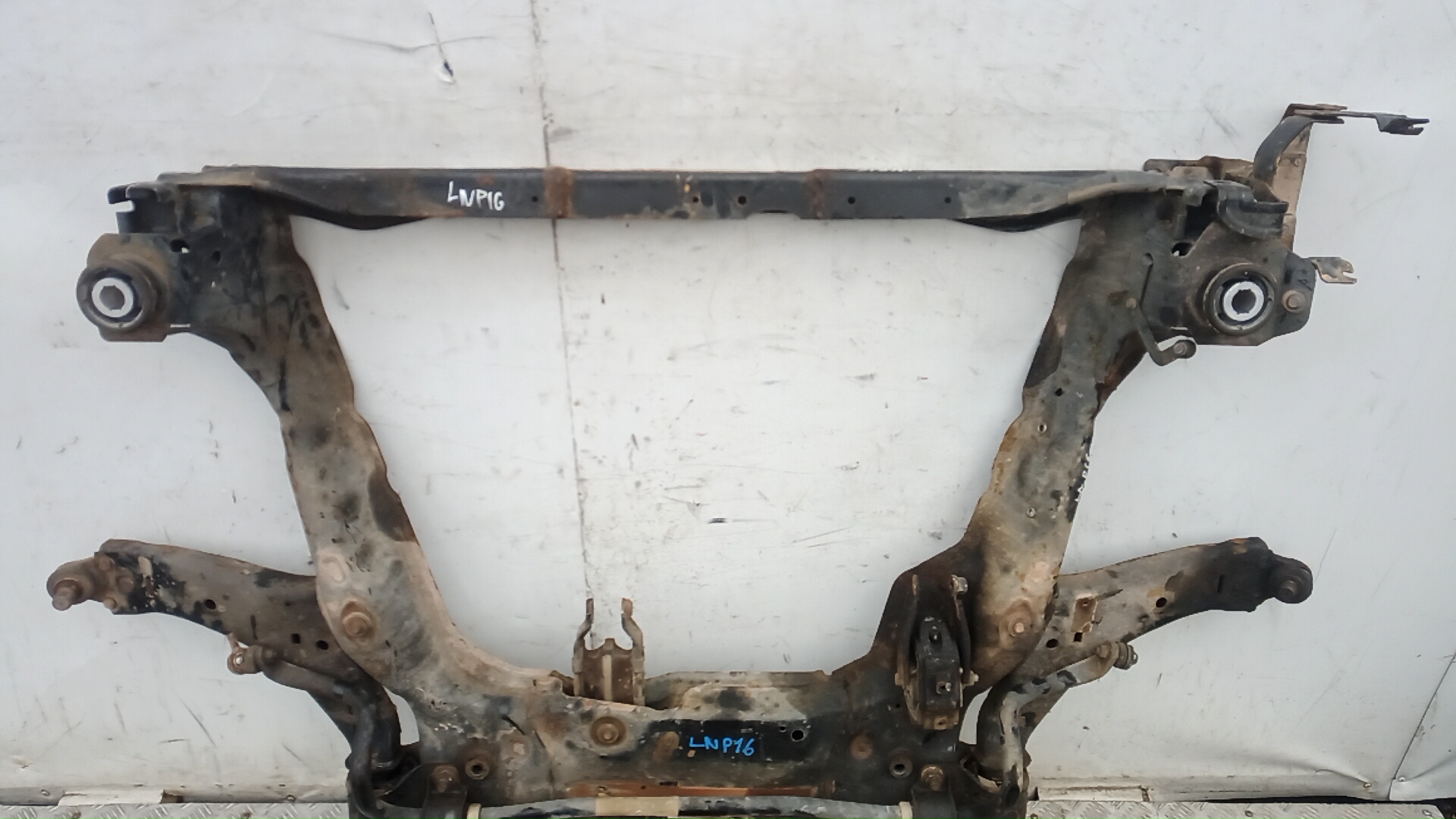 Балка передняя (крепление продольных тяг)