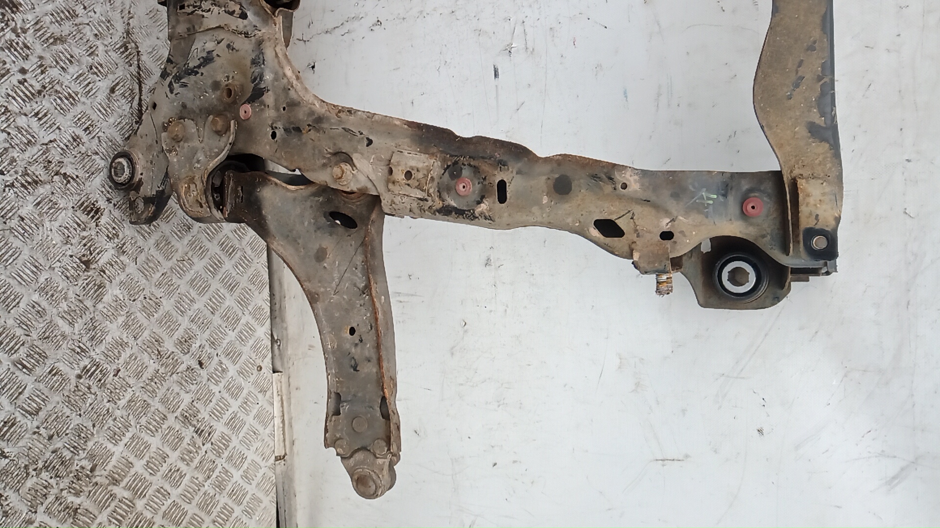 Балка передняя (крепление продольных тяг)