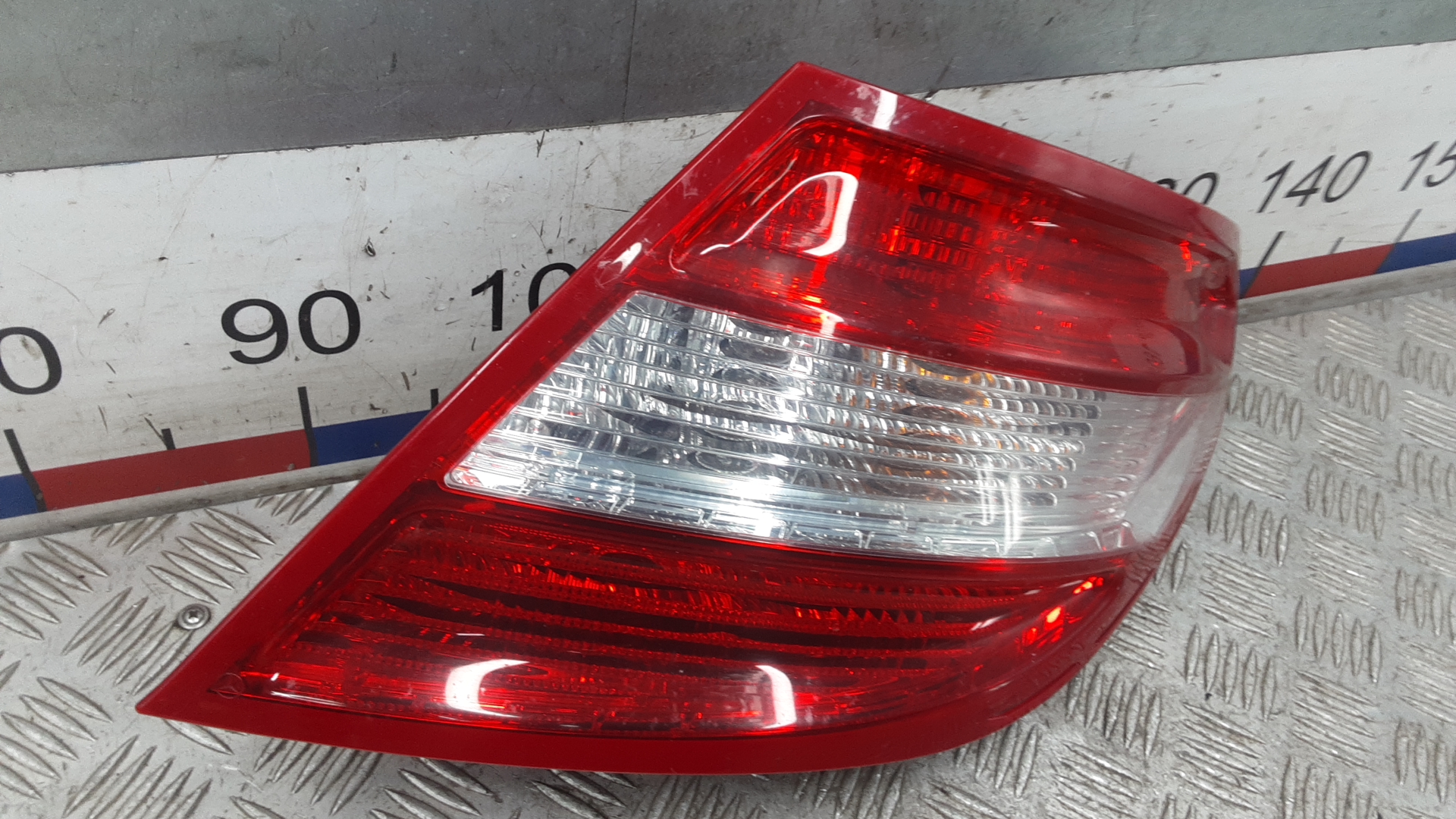 Фонарь задний правый