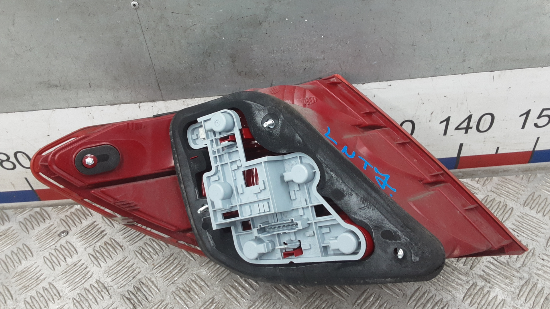 Фонарь задний правый