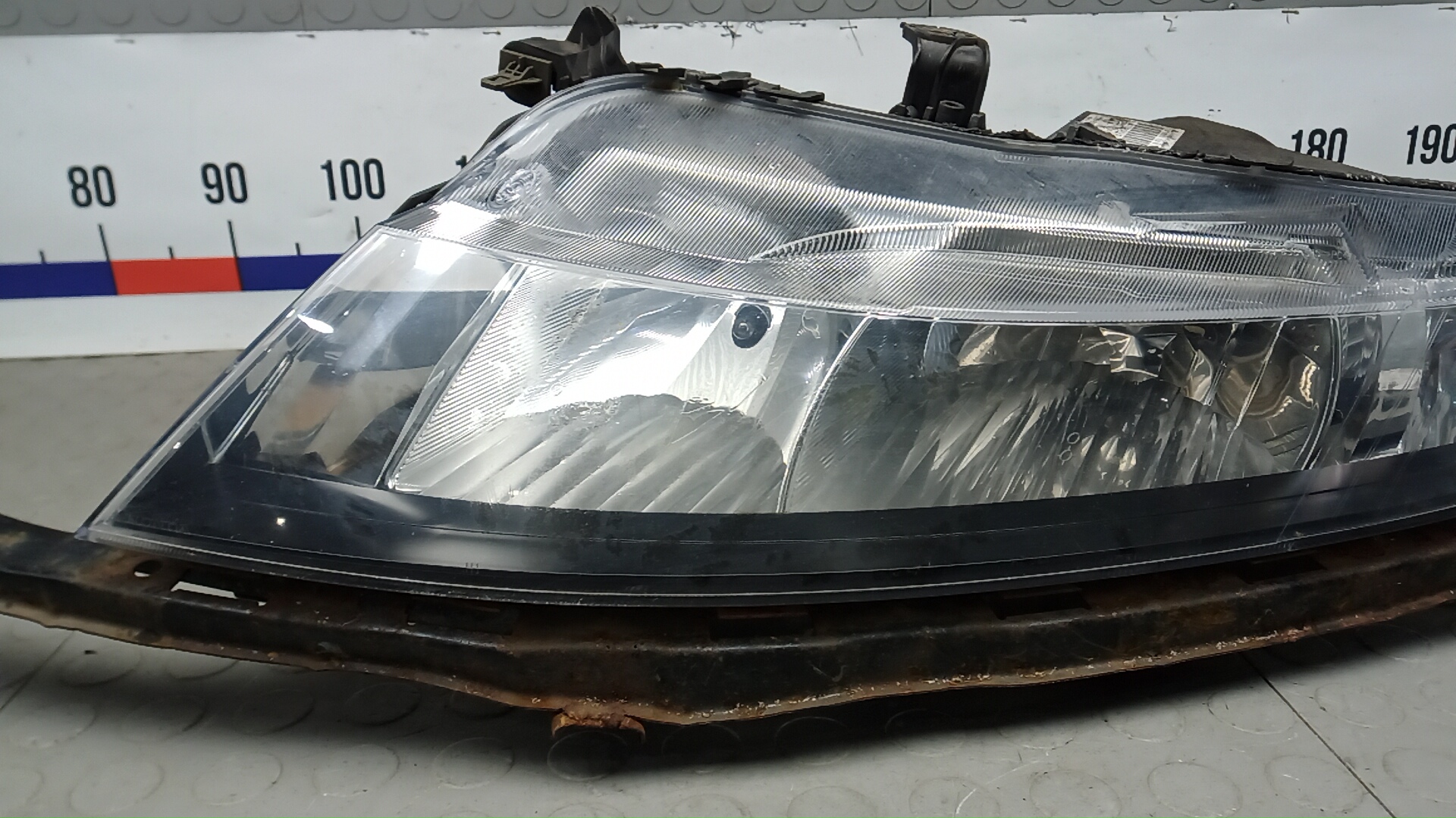 Фара левая