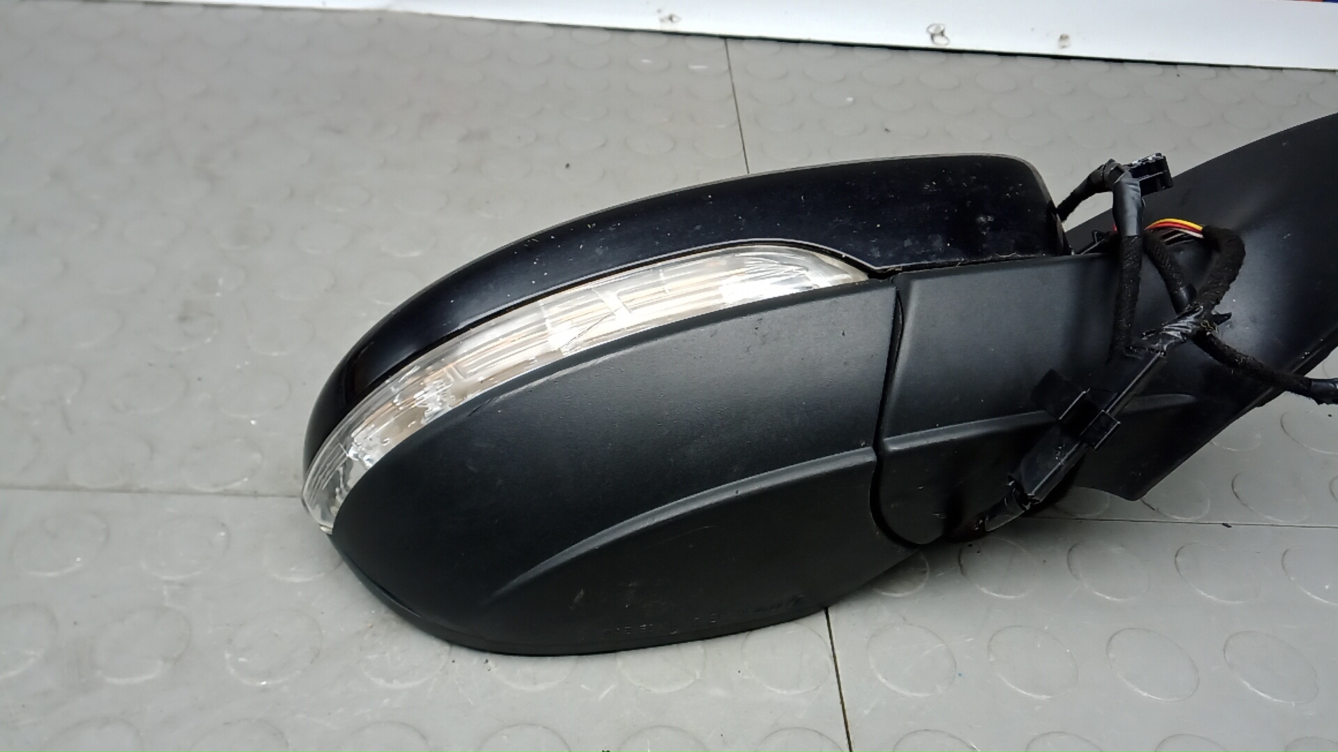 Зеркало правое электрическое