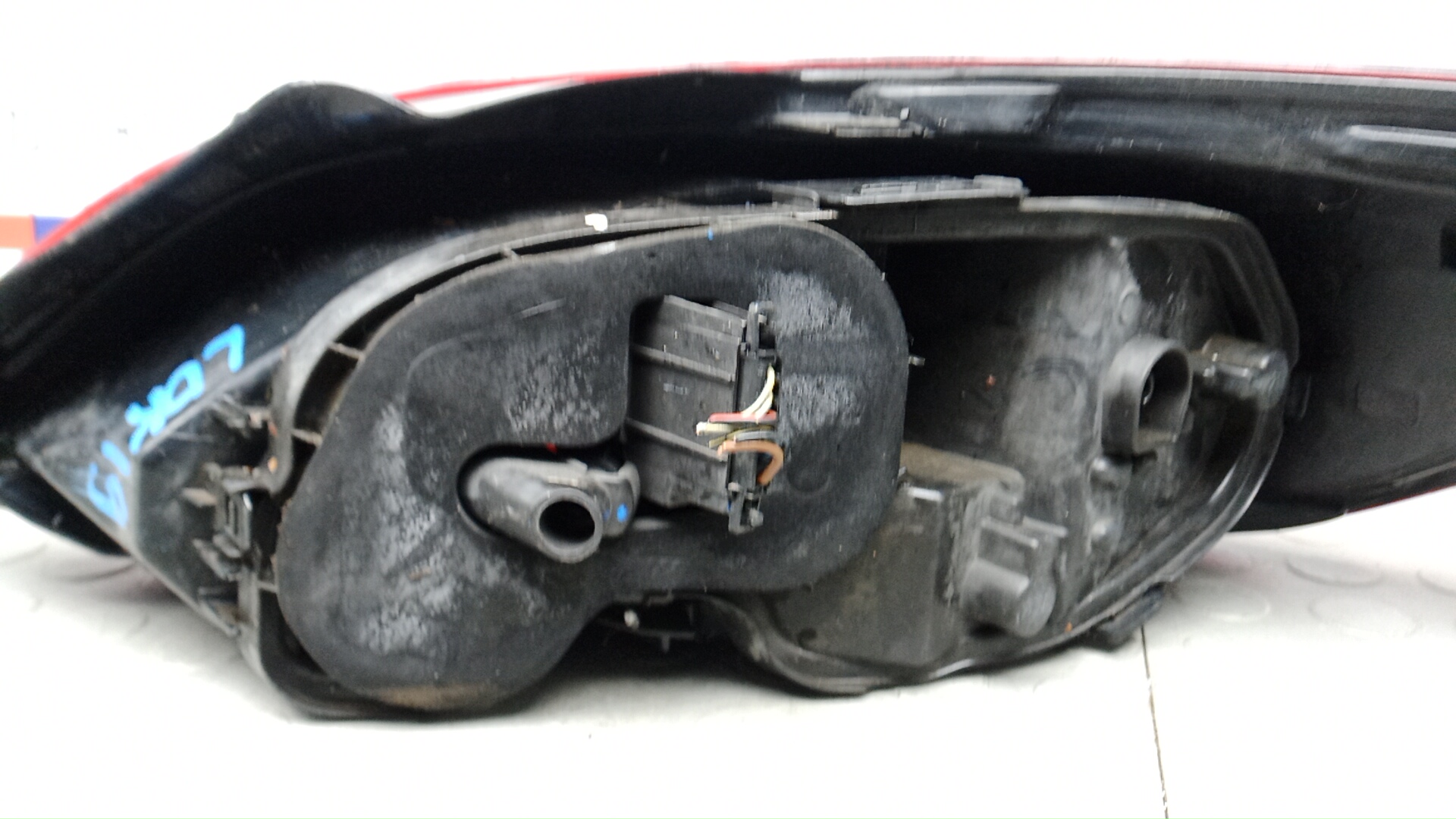 Фонарь задний левый